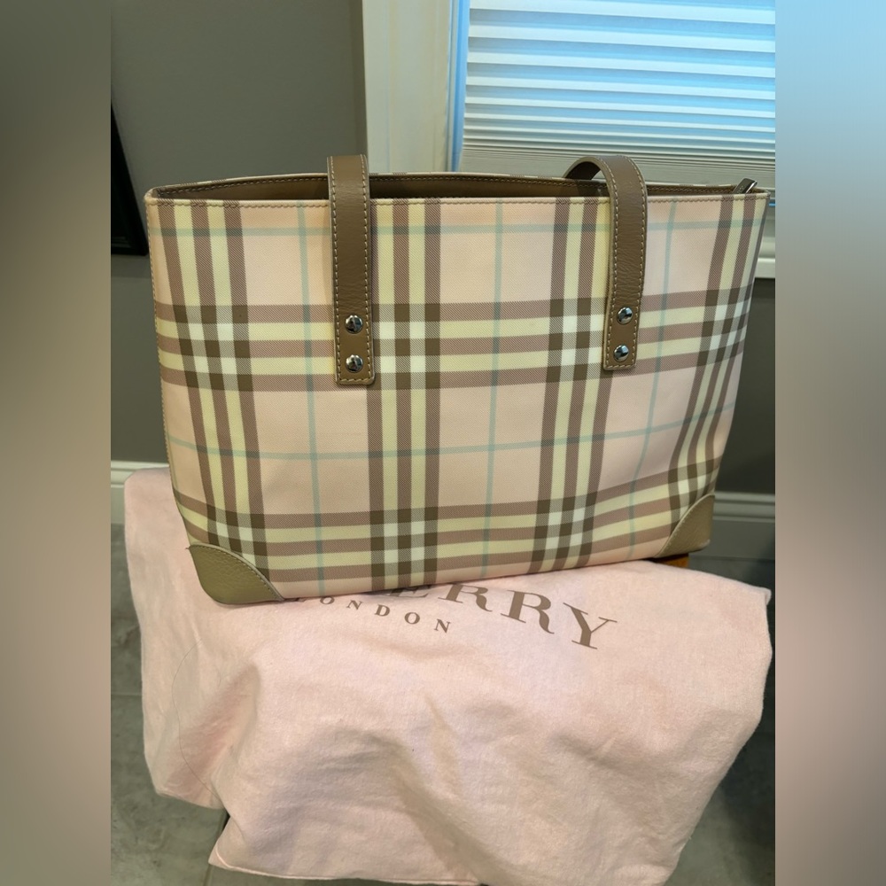 Burberry purse limited edition pink AUTHENTIC